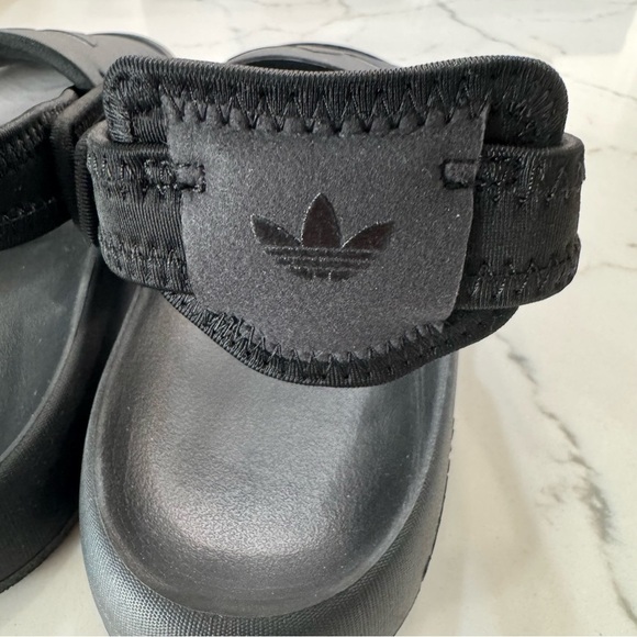 Adidas Boys Adifoam Adilette Pool Beach Slide Strap Sandals 2 - Picture 4 of 9